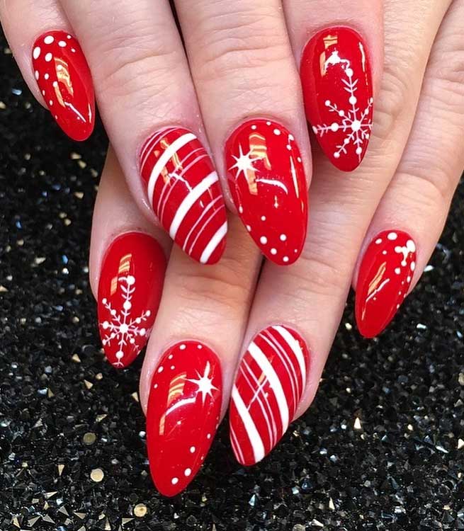 Festive Red Red Christmas Nails Coffin / A few shiny red nails add