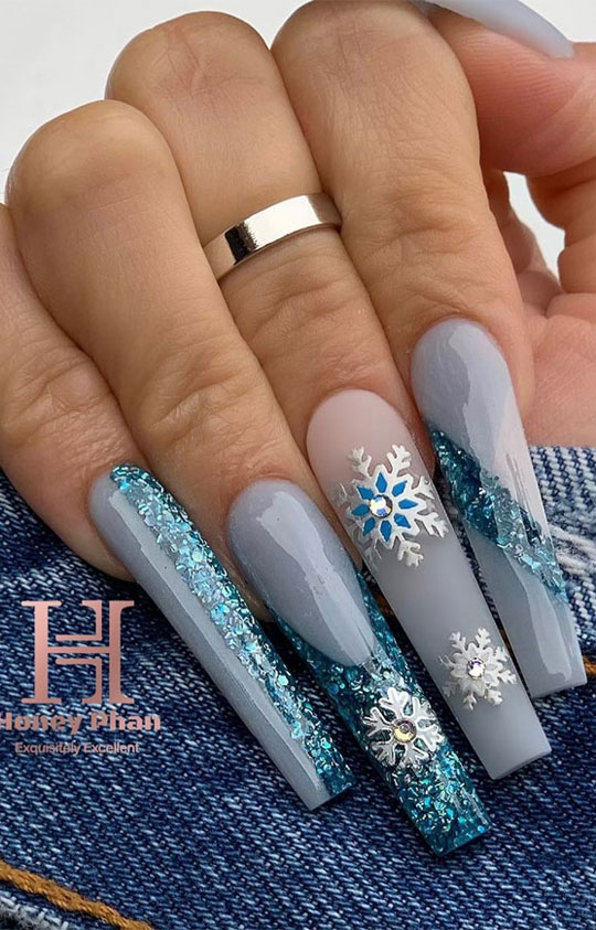 57 Festive Christmas Nail Art Ideas Shimmery Glitter Blue With Snowflake Accent Best Acrylic Nails Ombre Nails Nail Art Designs Lipsticks