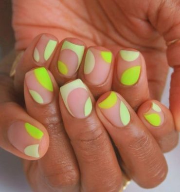 14+ Minimalist Abstract Nail Art For Short Nails : Geometric Neon Nails