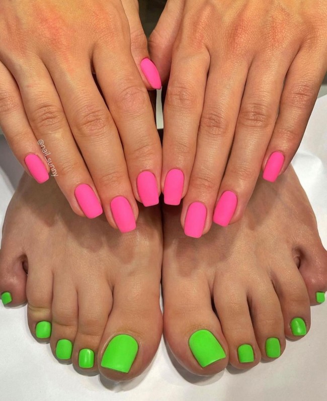 32 Cute Pedicure For Summer — Neon Green Pedicure