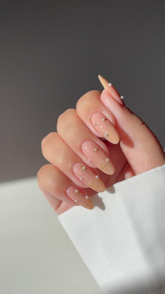 50+ Pearl Nail Art That Are Super Pretty — Glitter Star & Pearl Nails