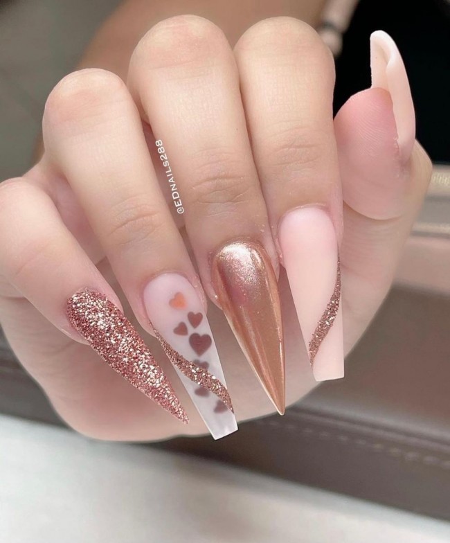 Rose gold and black Valentine's nails by @nailpolisa - SoNailicious