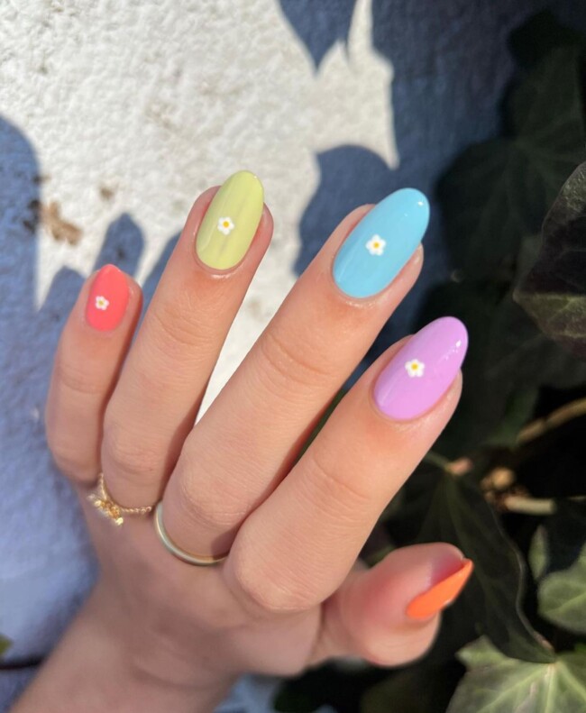 30 Hot Spring Nail Colors in 2022 — Pastel Color Nails with Tiny Flower
