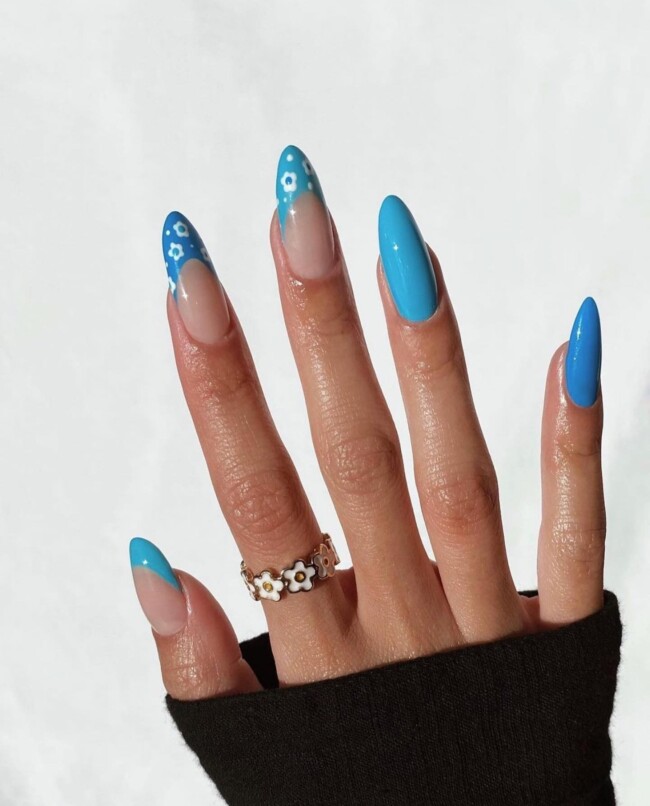 77 Summer French Nails Thatll Match Your Wardrobe — Blue French Nails With Daisies 0938