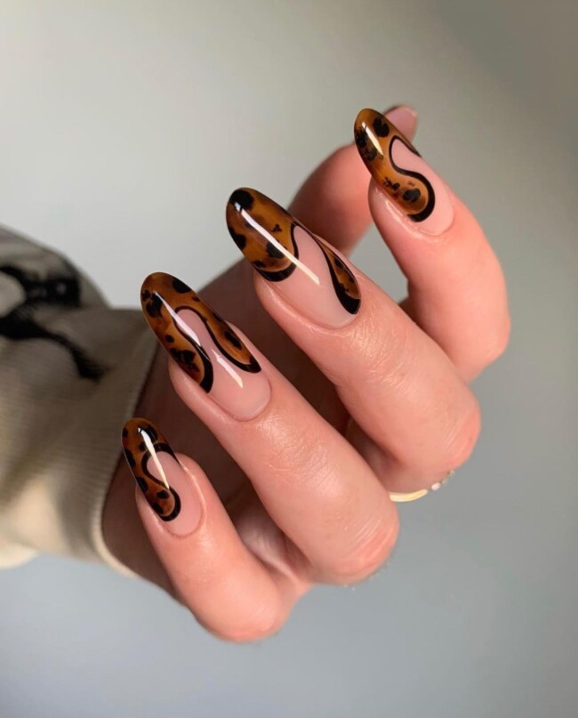 75 Ways To Wear Tortoiseshell Nails — Abstract Tortoiseshell Print Tip ...