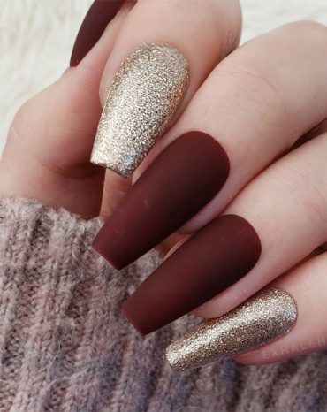 maroon nails, fall nails, red and gold glitter nails, glam nails, autumn nails, fall nails color