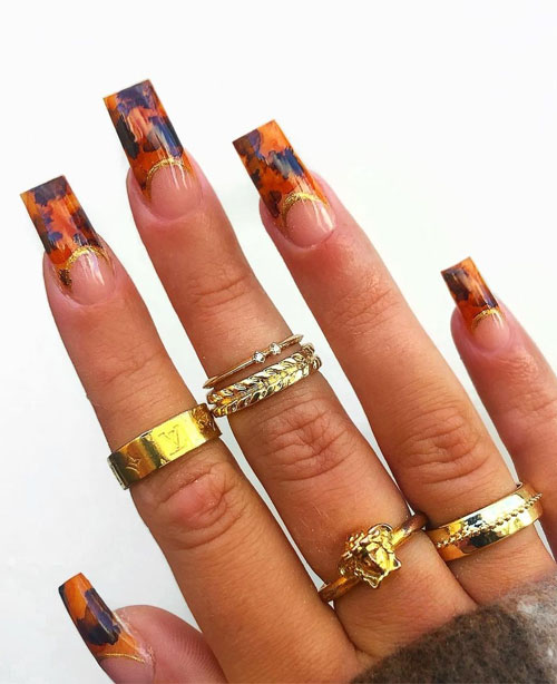 Tortoiseshell tips with a gold outline manicure