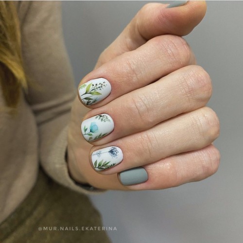 30 Cute Short Nail Ideas To Wear In 2023 : Mismatched Delicate Floral Nail Design