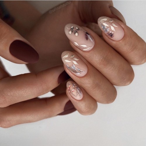 Pretty delicate floral nail art design