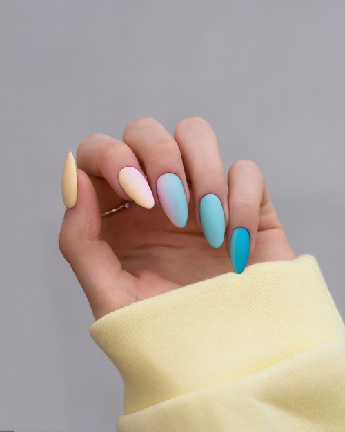 bright blue green and ombre nails, bright summer nails 2021, summer nails 2021, summer nail trends 2021, summer nail art, summer nail polish designs, short summer nails 2021, cute summer nails 2021, short summer nails 2021, best summer nail colors 2021