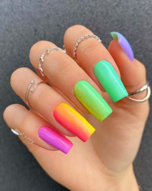 bright green and ombre nails, bright summer nails 2021, summer nails 2021, bright summer nails 2021, summer nail trends 2021, summer nail art, summer nail polish designs, short summer nails 2021, cute summer nails 2021, short summer nails 2021, best summer nail colors 2021