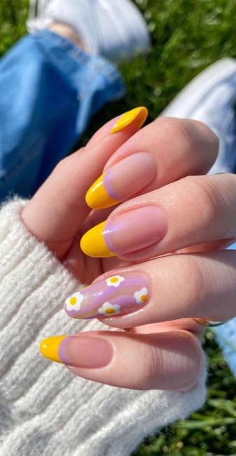 45 French manicure with color tips : Yellow Tips Nails with Daisy Accent Nail