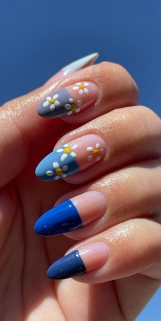 45 French manicure with color tips : Blue French Tips with Daisy