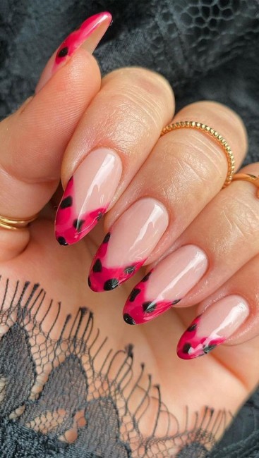 ladybird tip nails, french manicure ideas 2021, french manicure with color line, french manicure with design, french manicure colors, french manicure with color tips, french manicure with a twist, french manicure 2021, french tip nails designs