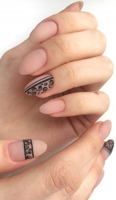 Nude nails design with leopard