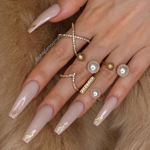 16+ Nude Nails That’re elegant and timeless : Glam Nude Nails