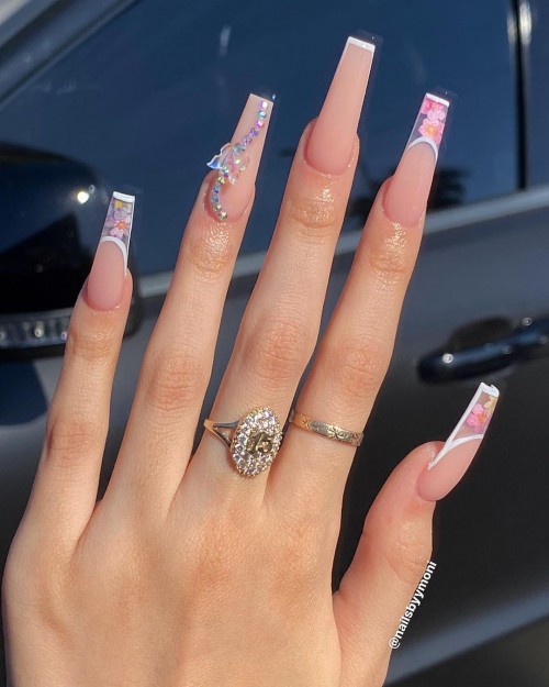 mismatched nude nails with clear tips, nude nails with clear tips, acrylic coffin clear nails, clear nails with flower tips, clear acrylic nails 2021, jelly nails, clear nails with flowers, clear acrylic nails ideas, clear nails designs