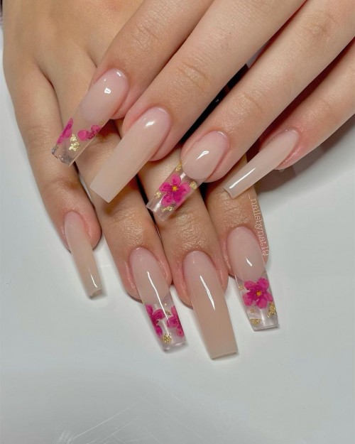 beige nails clear tips with flower inside, clear nails with flowers, clear acrylic nails 2021, jelly nails, beige nails with clear french tips