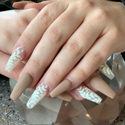 29+ The Best Neutral Nails : Mismatched Neutral & White Leaf Clear Nails