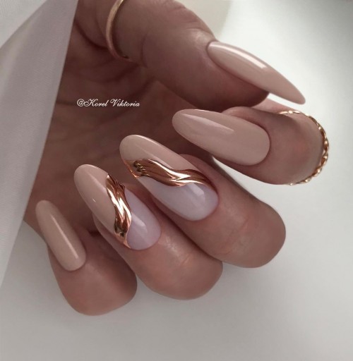 29+ The Best Neutral Nails : Nude Pink Nails with Gold Wave