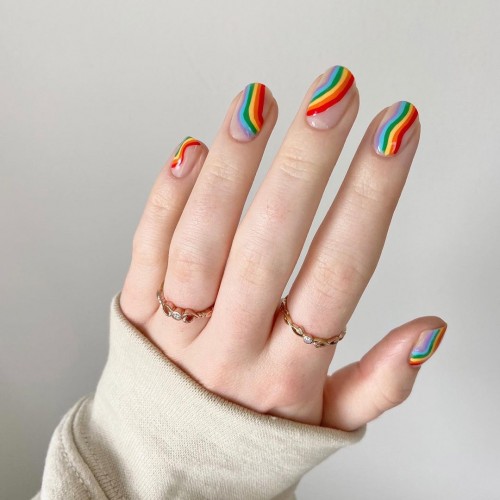 14+ Minimalist Abstract Nail Art For Short Nails : Abstract Rainbow Nails