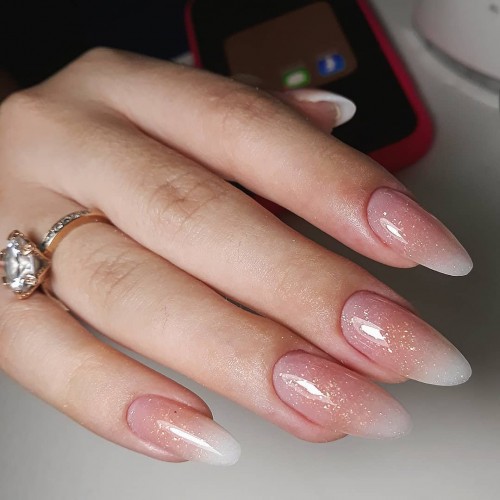 29+ The Best Neutral Nails : Ombre Neutral Nails with Subtle Shimmery