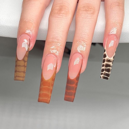 Chic snakeskin print nail art