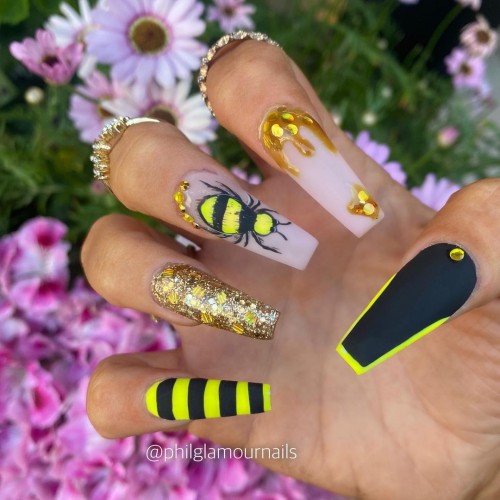 31+ Trendy Summer Nails to Make You Shine : Cute Bee Set Nail Art