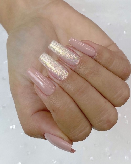 Mismatched shimmery & nude nails