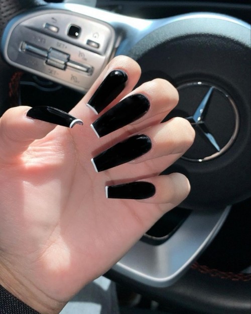 thin white tip nails, french manicure 2021 trends, french manicure 2021 summer, spring 2021 french manicure, 2021 french nail designs, modern french manicure 2021, french tip nail designs 2021, trendy french tip nails 2021, french manicure 2021, colored french tip nails, are french manicures out of style 2021