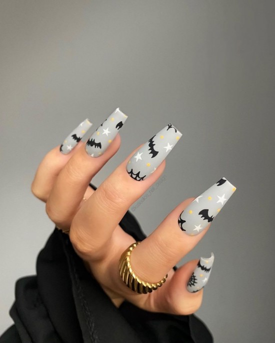 grey coffin nails, grey halloween nails, halloween nails 2021