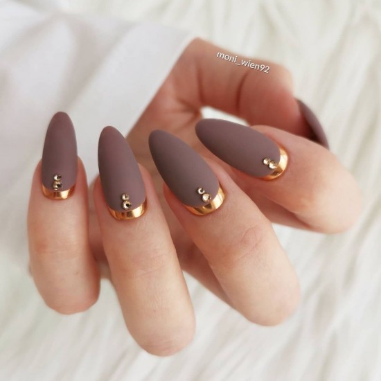 20 Cute Autumn Nails 2021 — Gold Cuff Muted Brown Nails