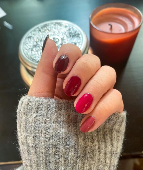 berry toned fall nails, different color nail polish trend, multi colored nails trend 2021, two different nail colors on each hand, trending nail colors 2021, multi colored nails trend 2021, nail color trends 2021, nail trends fall 2021, mismatched nails, fall nails trend 2021, mixed color acrylic nails, different color nails trend, different color nails on each hand, mismatched nails 2021