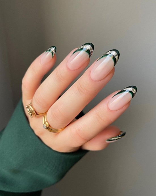 17 Minimalist Christmas & Holiday Nail Art Designs — Glitter and Green Minimal Christmas Nails