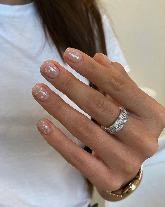 gold manicure, simple manicure, pretty manicure, pretty short nails