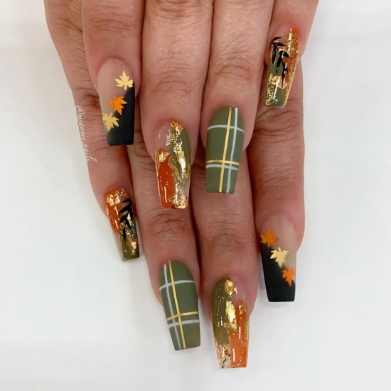 15 Plaid Nail Designs That Are Perfect For Fall : Green Plaid Nails with Foil Leaves