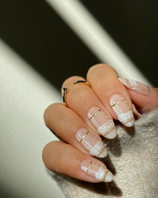 15 Plaid Nail Designs That Are Perfect For Fall : White Textured Plaid Nails