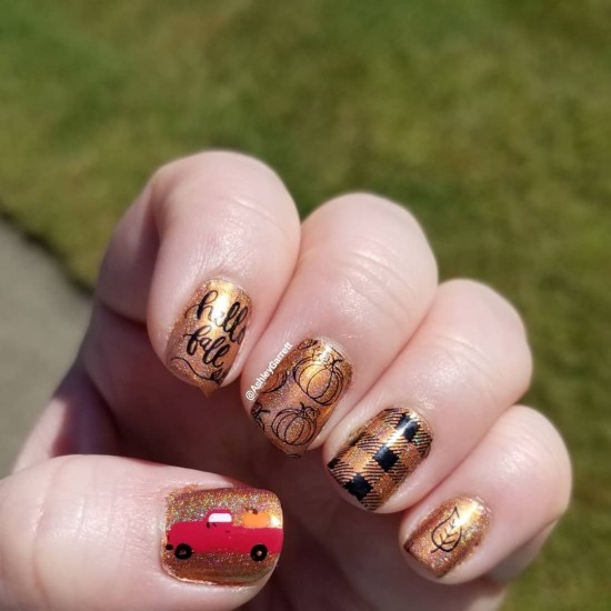 15 Plaid Nail Designs That Are Perfect For Fall : Gold Copper Plaid Nails