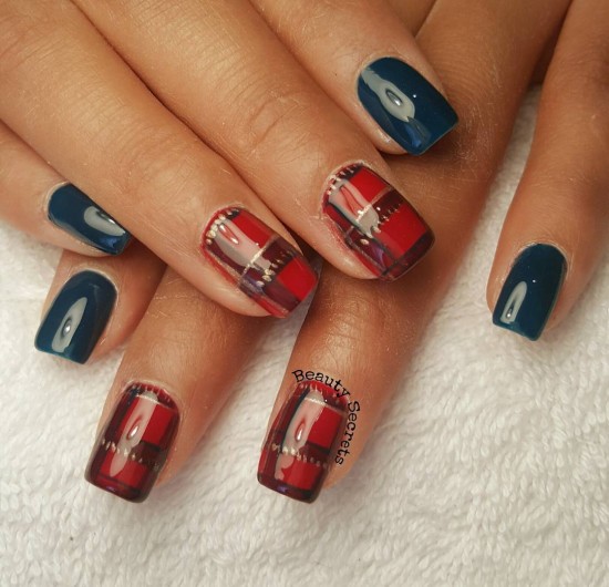 15 Plaid Nail Designs That Are Perfect For Fall : Green and Red Plaid Nails