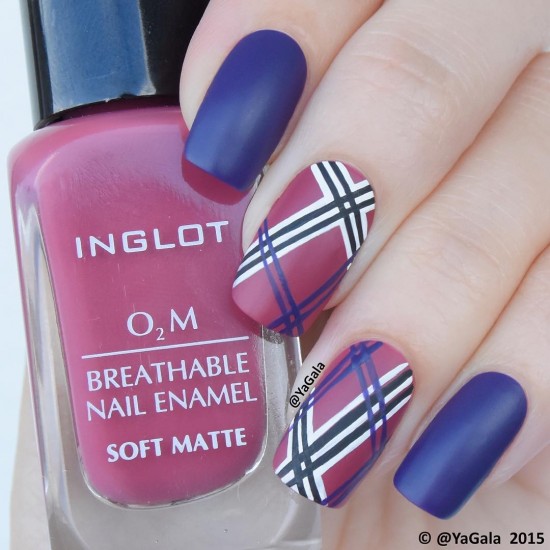 15 Plaid Nail Designs That Are Perfect For Fall : Indigo and Burgundy Plaid Nails