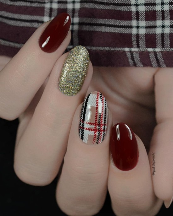 15 Plaid Nail Designs That Are Perfect For Fall : Gold Glitter, Wine Color & Plaid Nails