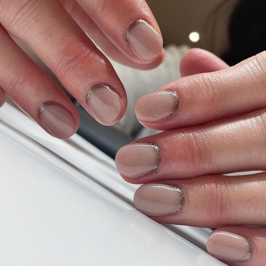 20 Reverse French Manicure Ideas That Are So Cute — Reversed glitter tips