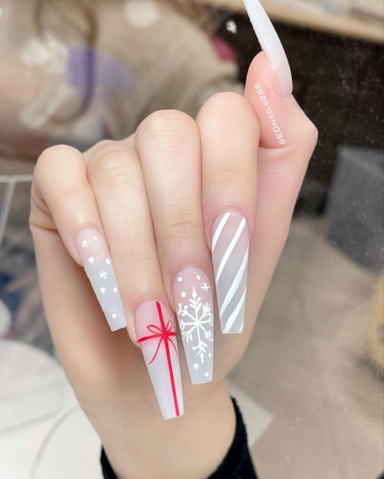 snowflake nails, white snowflake nail designs, white snowflake nails, nail trends winter 2021, neutral winter nails, winter nails designs 2021, winter nails colours, winter nails 2021 coffin, winter nails coffin, winter nails design