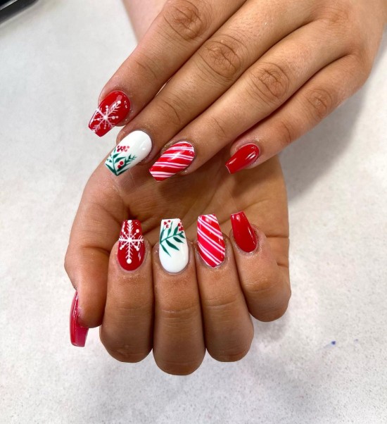 23 Charming Christmas & Holiday Nails — Candy Cane, Snowflake & Holly Holiday Nails