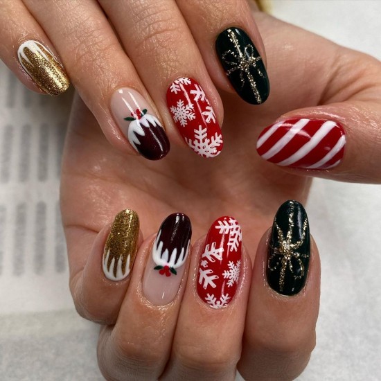 23 Charming Christmas & Holiday Nails — Black & Red and Christmas Pudding Nails