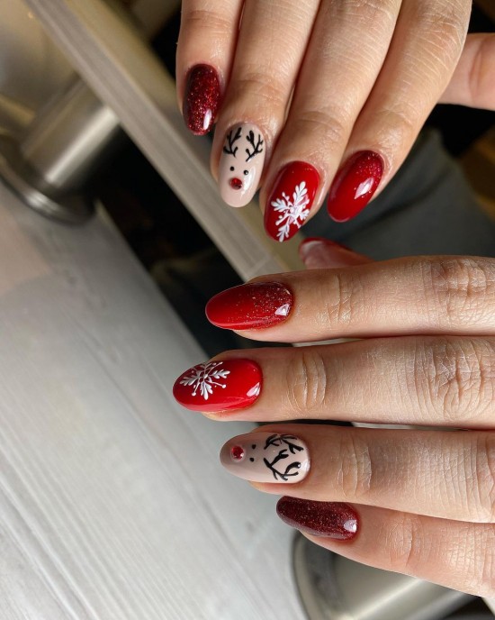 The 25 Prettiest Christmas & Holiday Nails — Red and Nude Reindeer Nails