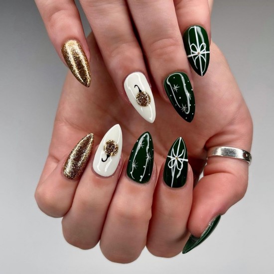 The 25 Prettiest Christmas & Holiday Nails — Dark Green, Glitter and White Christmas Nails