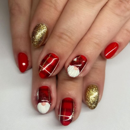  red tartan holiday festive nails, festive nails, festive foliage nails, christmas nails 2021, christmas nail designs