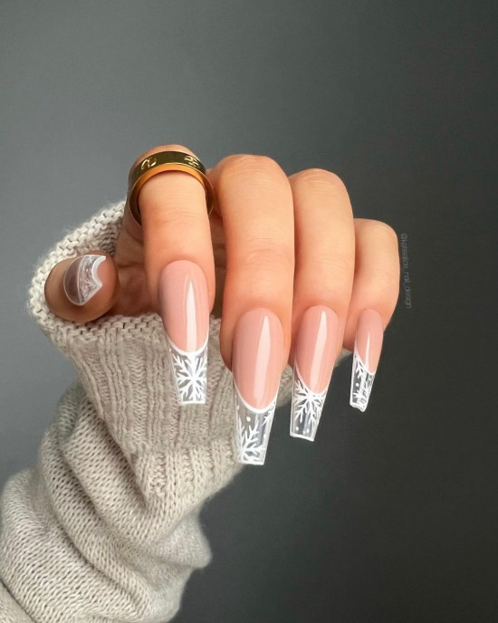 28 Pretty Festive Christmas Nail Art Ideas — Snowflake White Outline French Christmas Nails