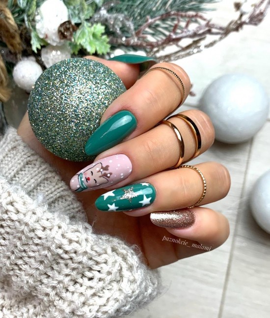 The 25 Prettiest Christmas & Holiday Nails — Green, Glitter and Nude Festive Nails